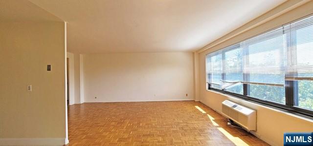 2348 Linwood Avenue 4m Property Photo 5