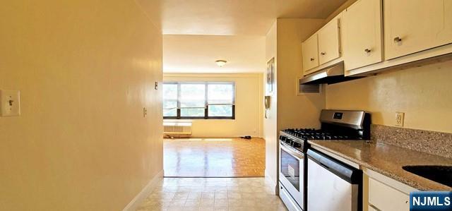 2348 Linwood Avenue 4m Property Photo 8