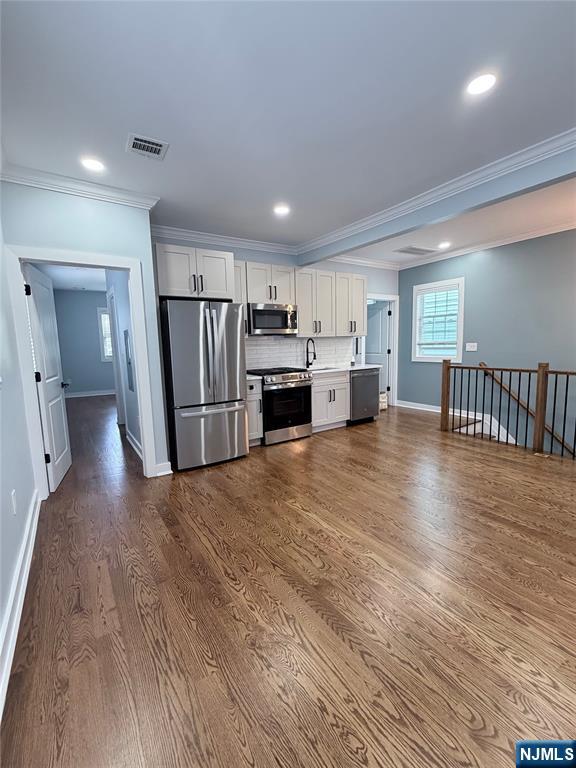 8 Essex Street Property Photo 2