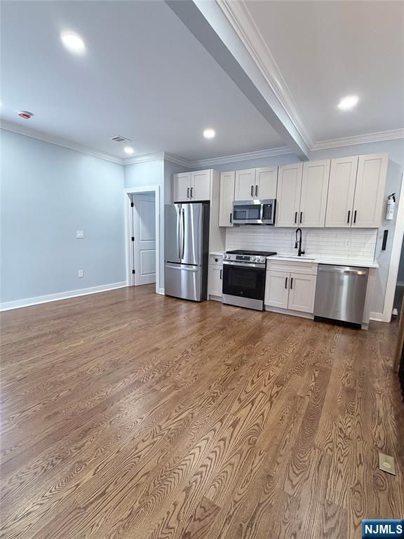 8 Essex Street Property Photo 3
