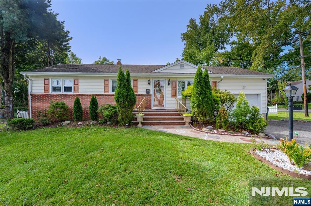 841 Martin Avenue Property Photo 1