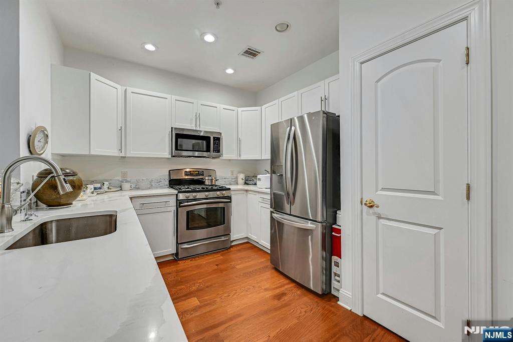 2107 Windsor Park Court 107 Property Photo 6