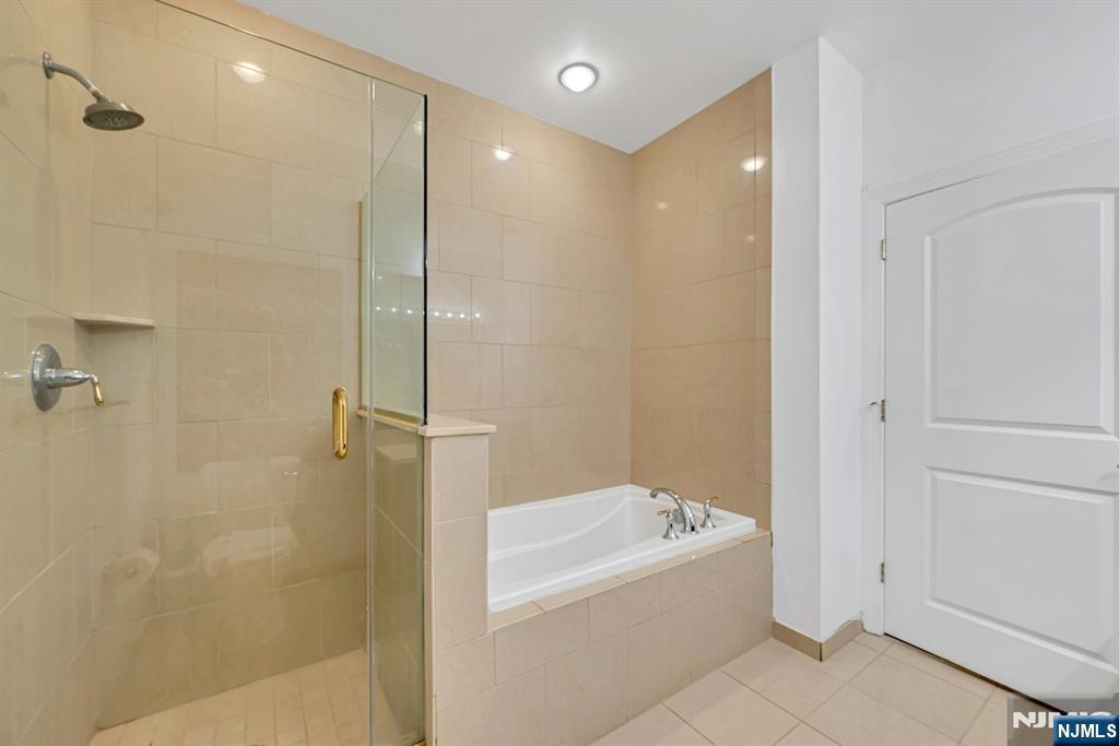 2107 Windsor Park Court 107 Property Photo 21