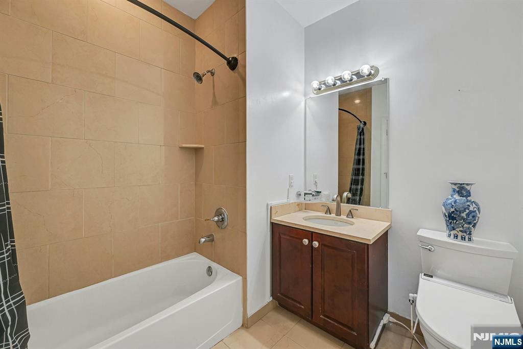 2107 Windsor Park Court 107 Property Photo 25