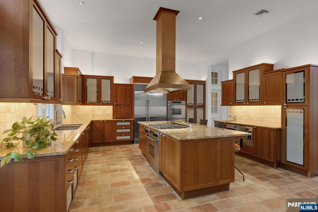 7 Charney Place Property Photo 15