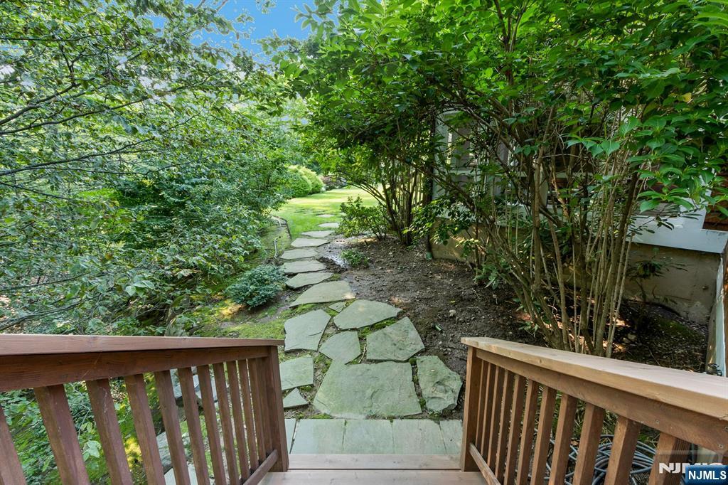 7 Charney Place Property Photo 34