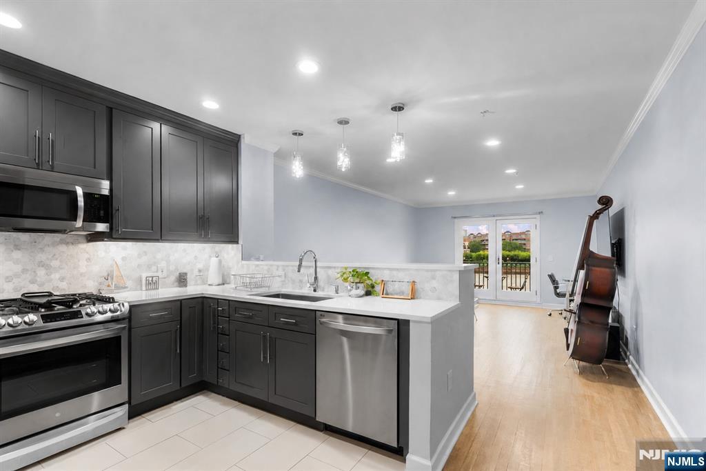 148 The Promenade Property Photo 1