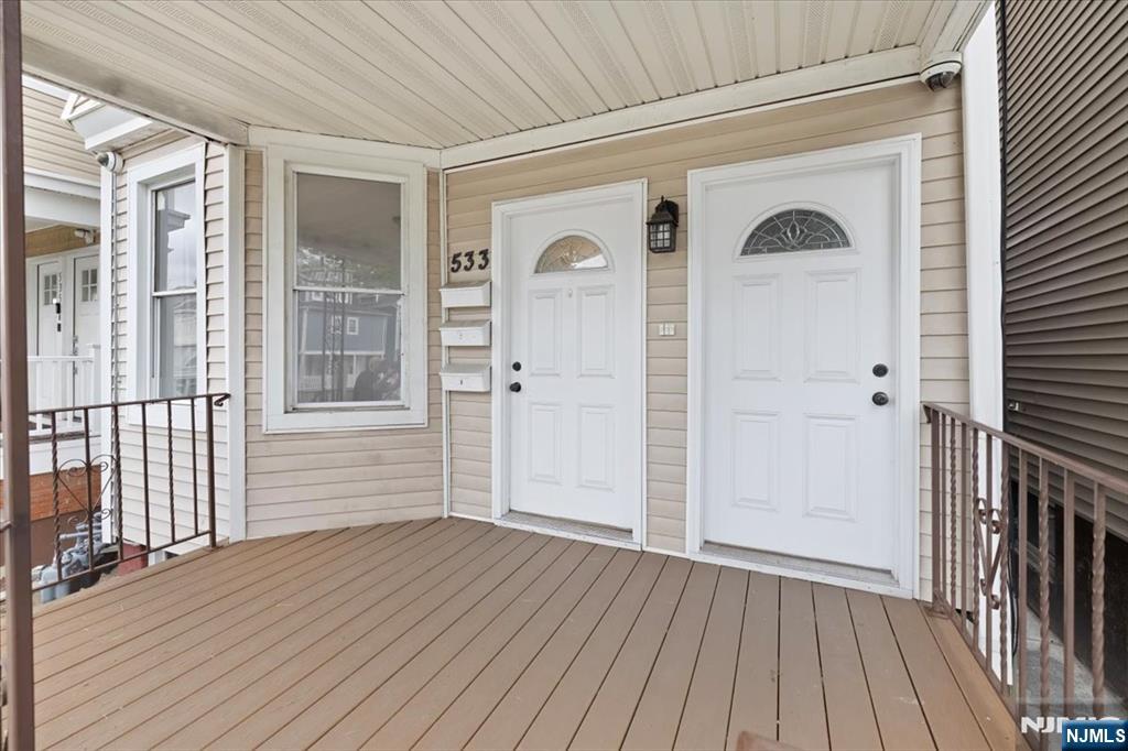 533 S Clinton Street Property Photo 2