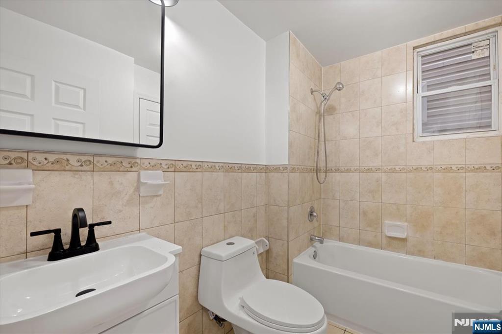 533 S Clinton Street Property Photo 16
