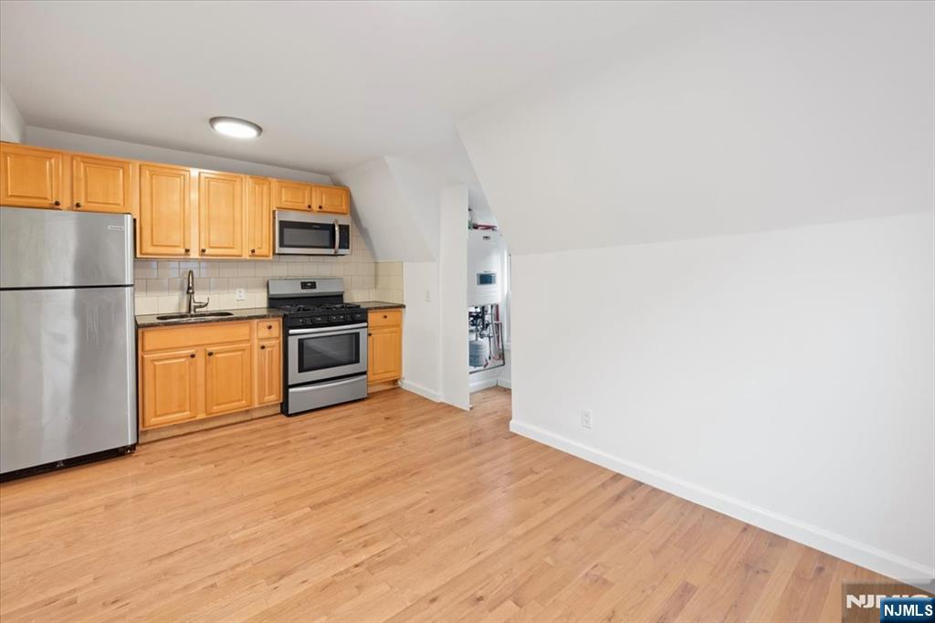 533 S Clinton Street Property Photo 28