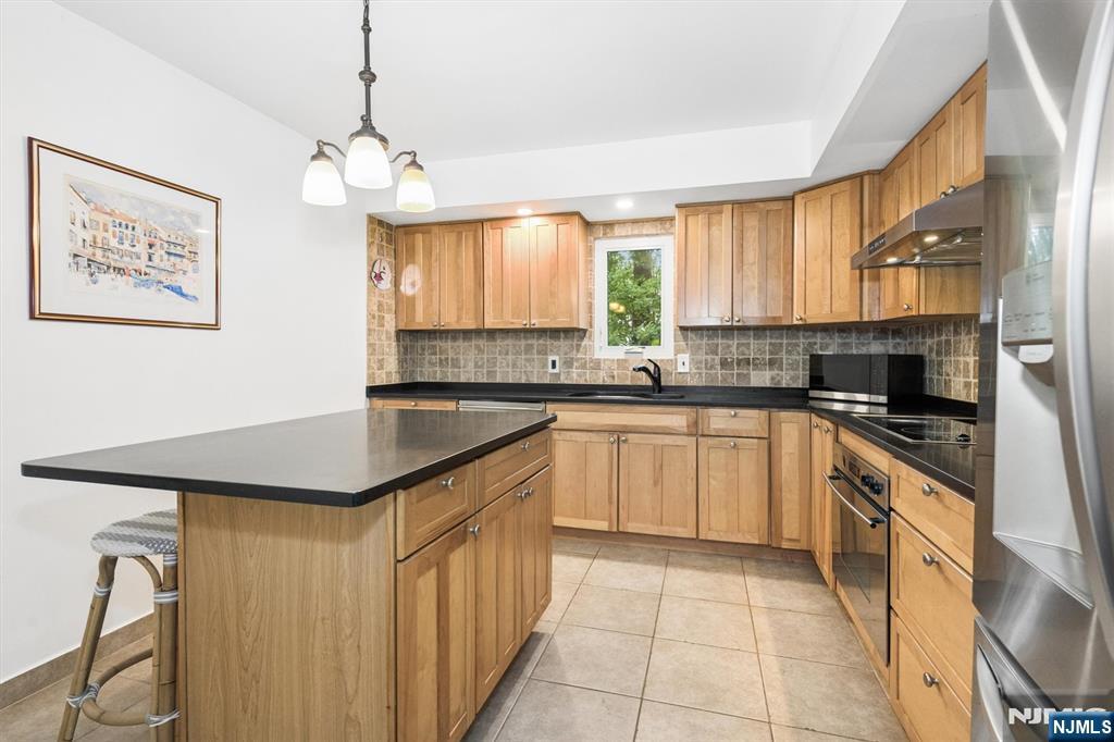 300 Pond Court 5e Property Photo 12