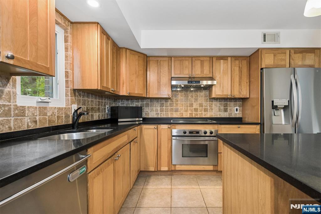 300 Pond Court 5e Property Photo 14