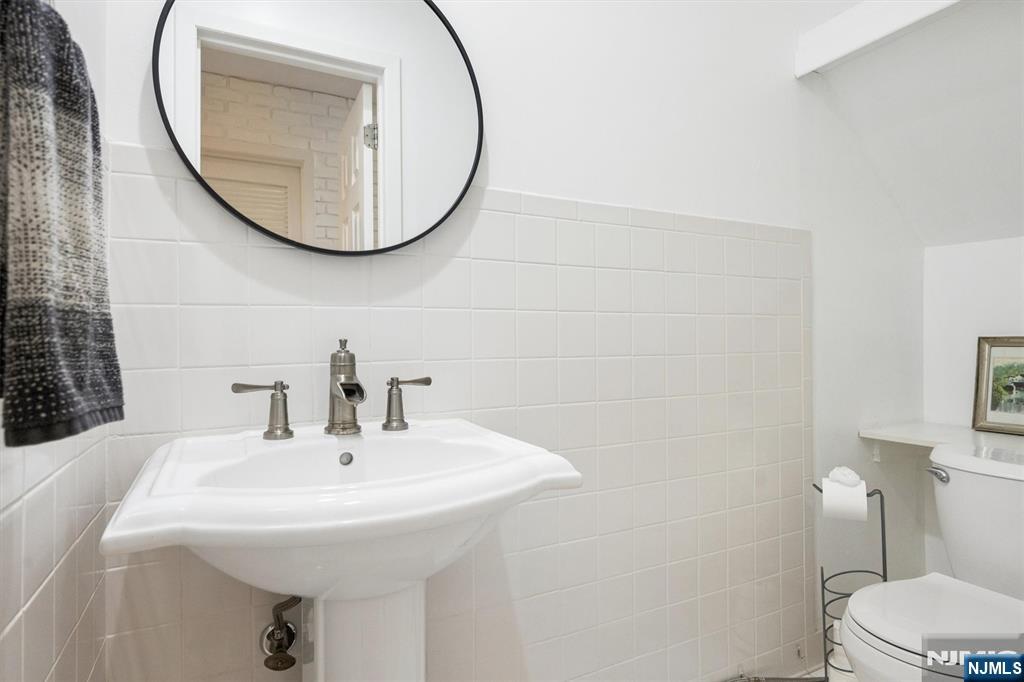 300 Pond Court 5e Property Photo 19