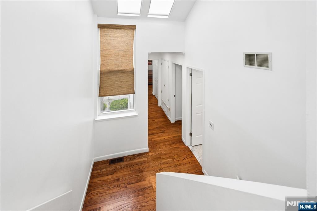 300 Pond Court 5e Property Photo 20