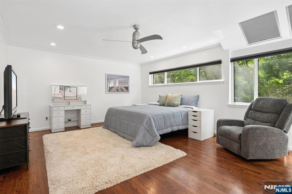 300 Pond Court 5e Property Photo 22