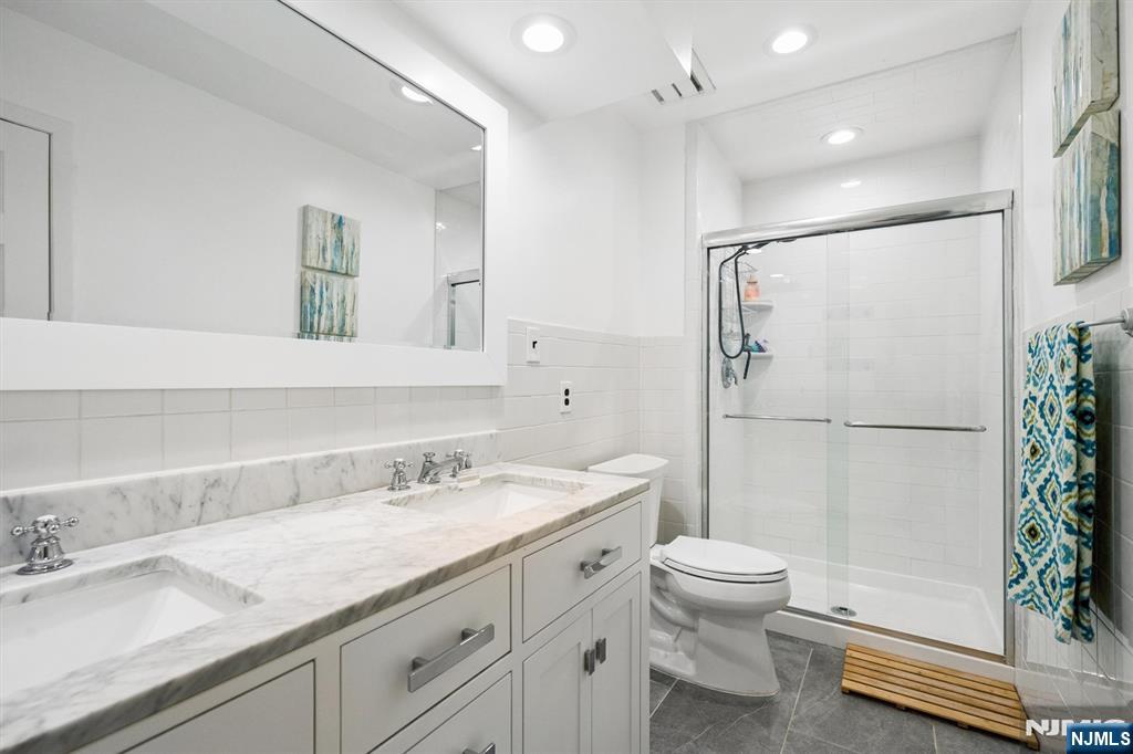 300 Pond Court 5e Property Photo 24