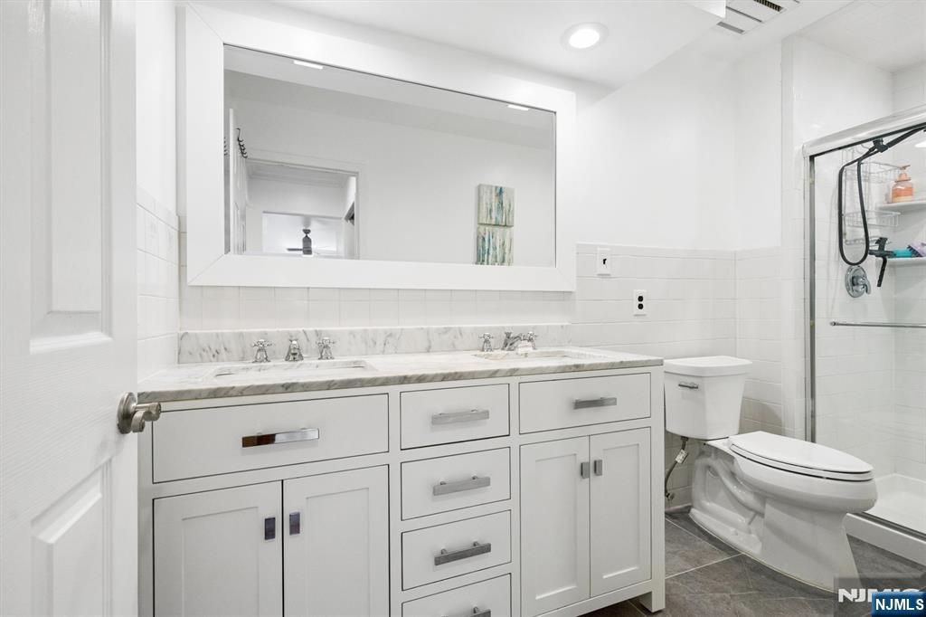 300 Pond Court 5e Property Photo 25