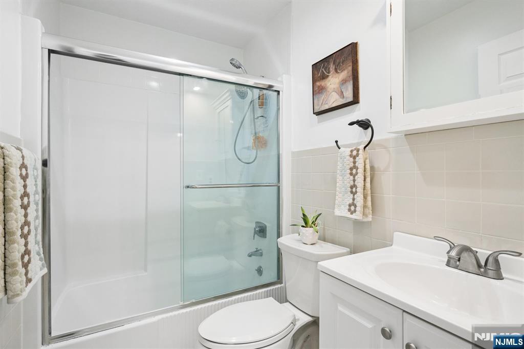 300 Pond Court 5e Property Photo 29