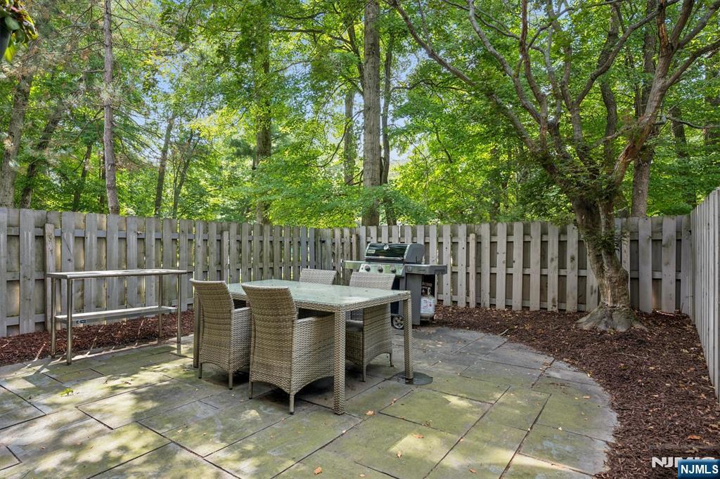 300 Pond Court 5e Property Photo 30