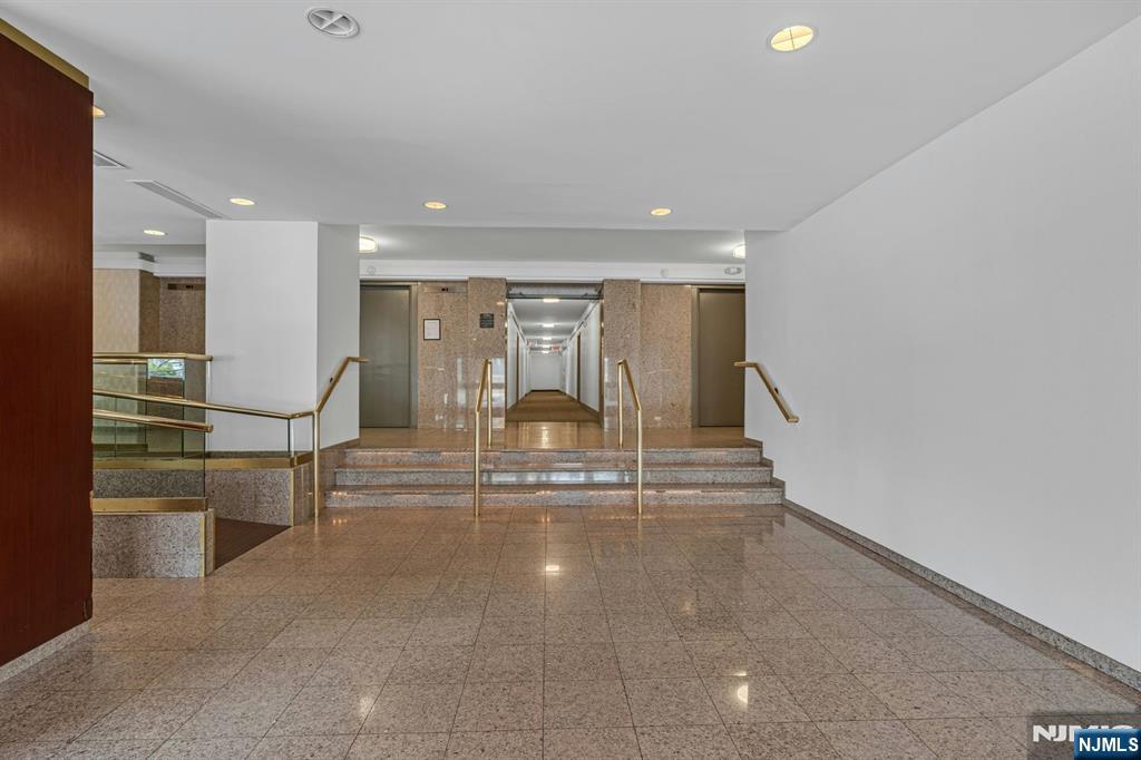 2185 Lemoine Avenue 2c Property Photo 4
