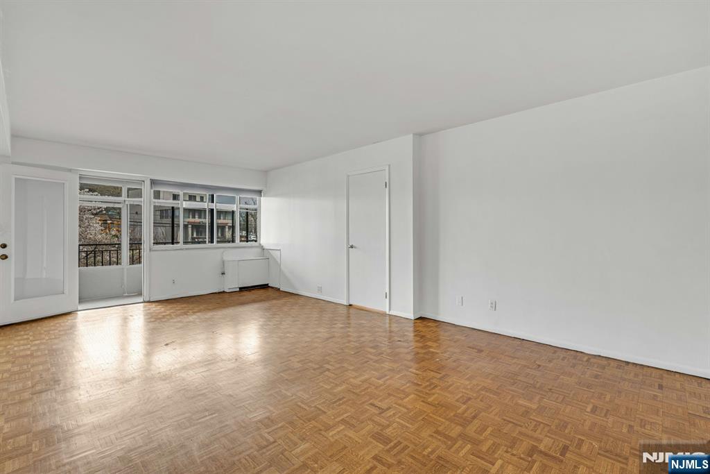 2185 Lemoine Avenue 2c Property Photo 7