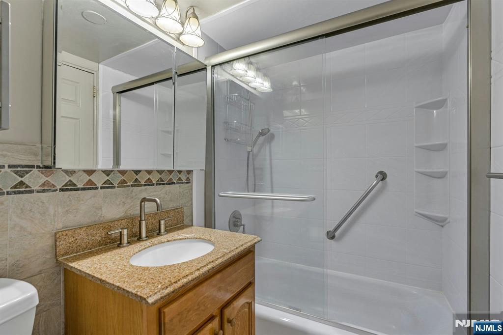 2185 Lemoine Avenue 2c Property Photo 15
