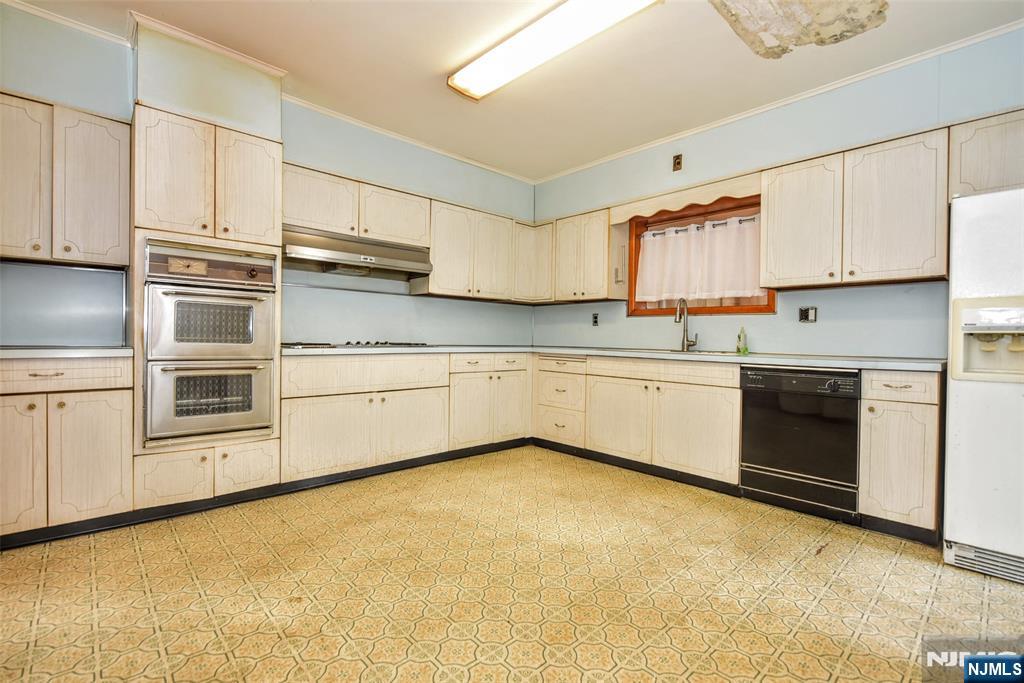 616 Elm Street Property Photo 13
