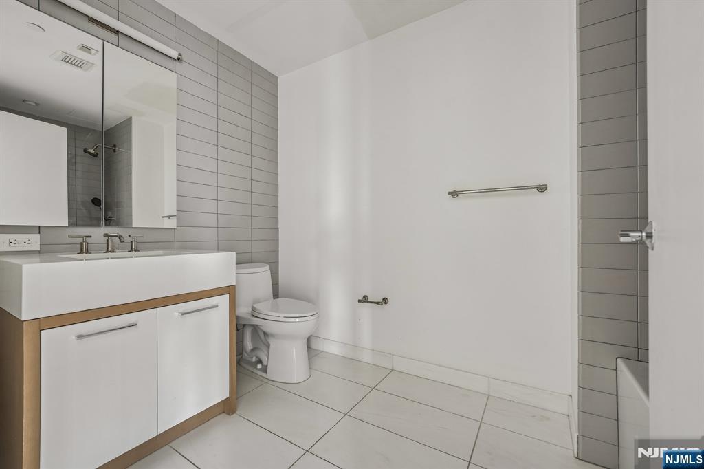 75 Park Lane Property Photo 5