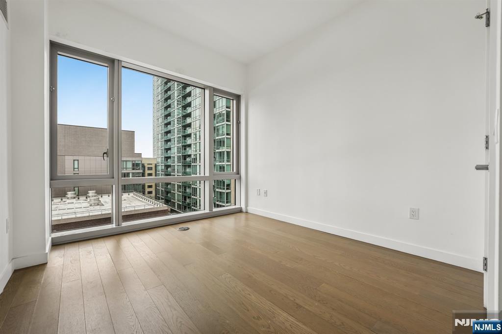 75 Park Lane Property Photo 6