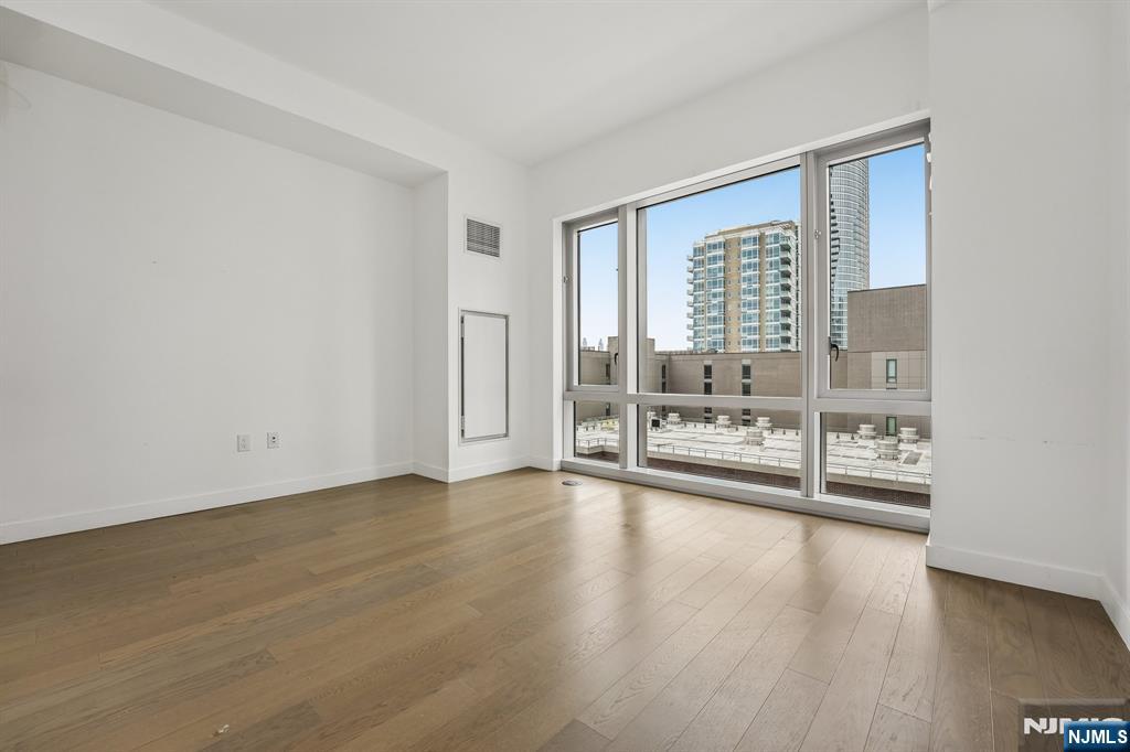 75 Park Lane Property Photo 9