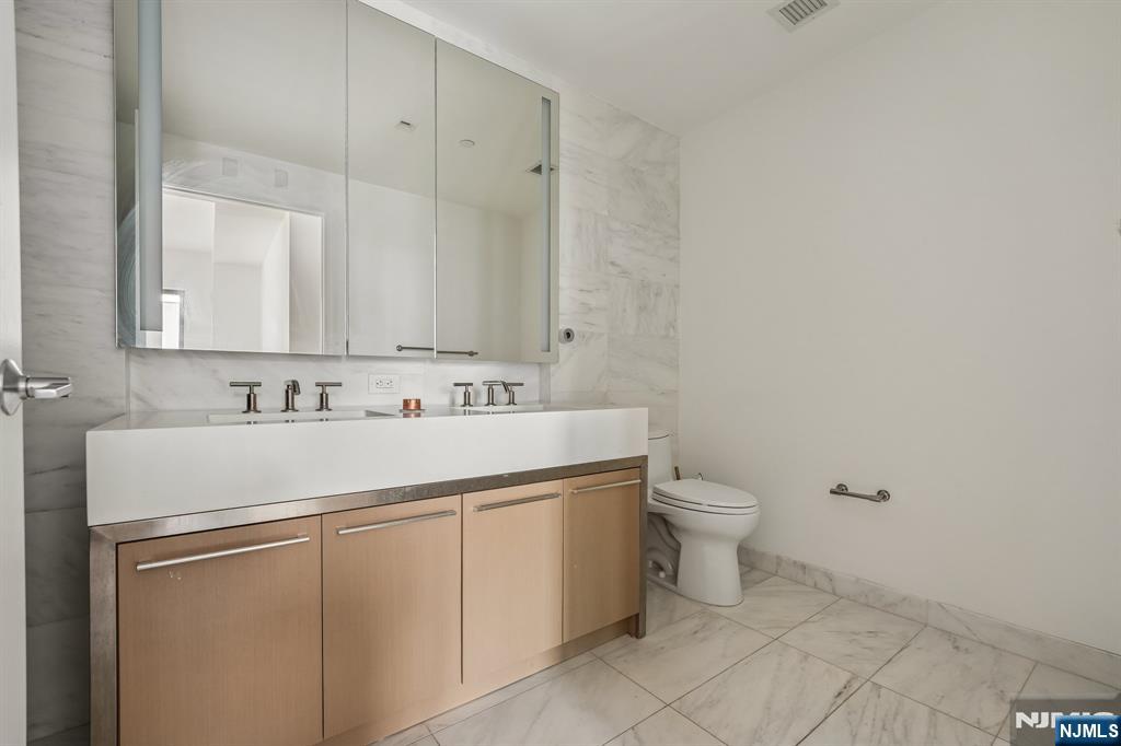75 Park Lane Property Photo 11