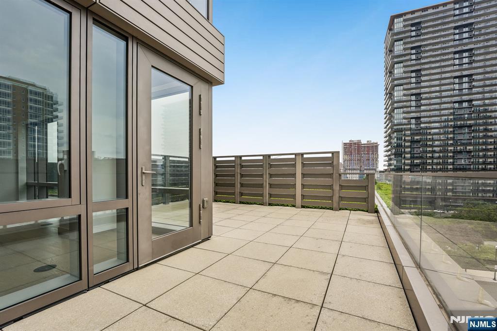 75 Park Lane Property Photo 14