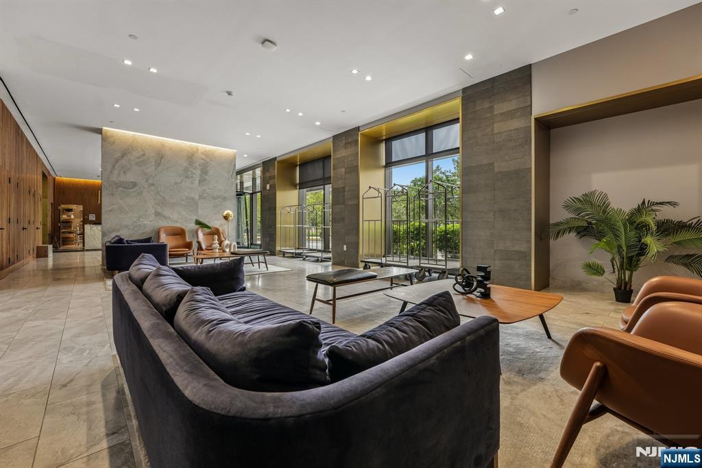 75 Park Lane Property Photo 19