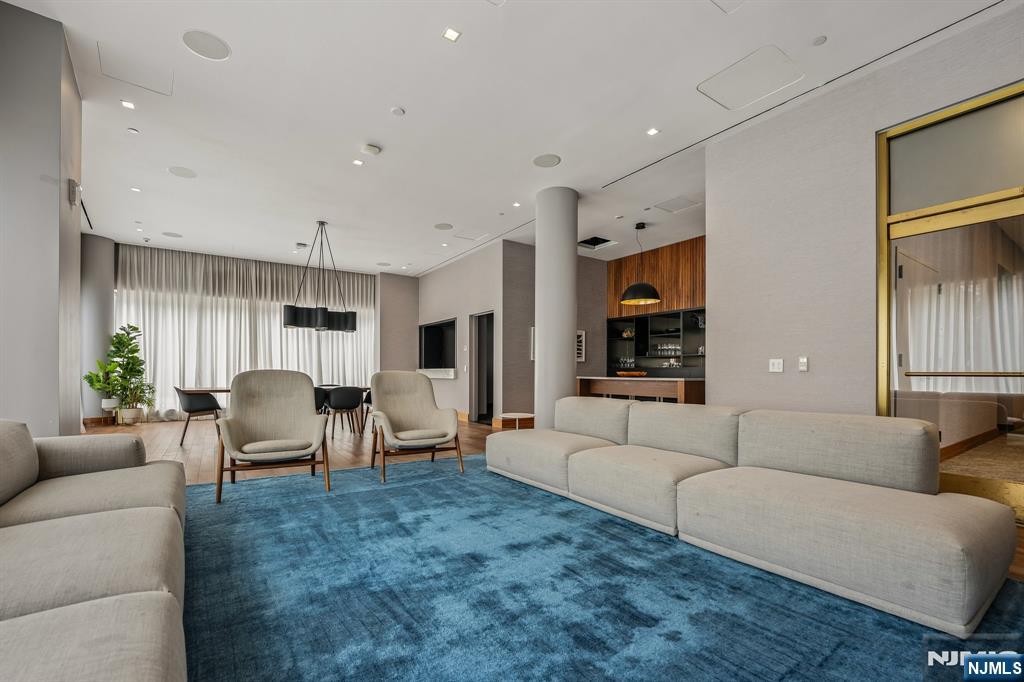 75 Park Lane Property Photo 21