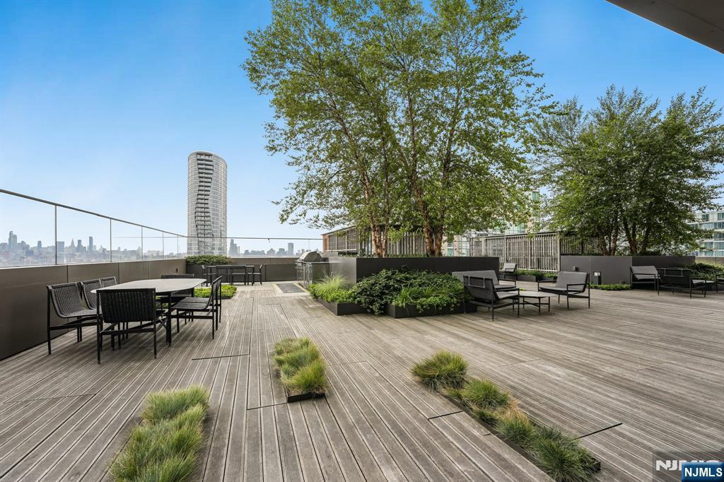 75 Park Lane Property Photo 30