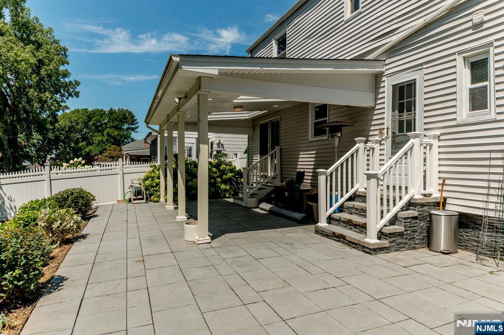 60 Beech Street Property Photo 4