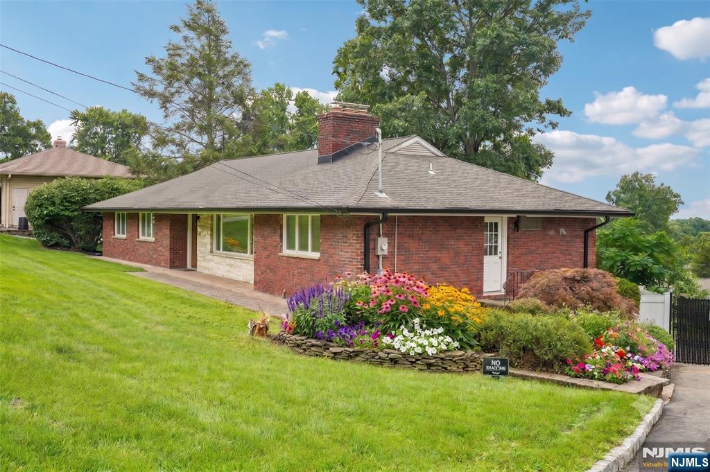 31 Surrey Drive Property Photo 1