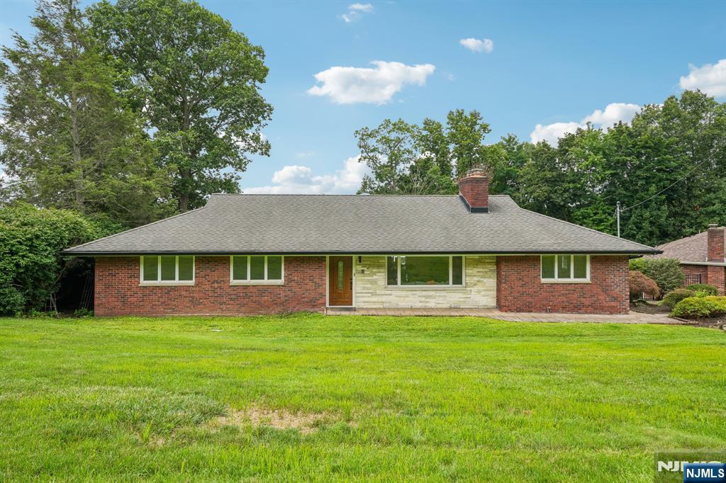 31 Surrey Drive Property Photo 2