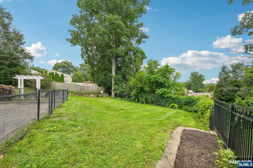 31 Surrey Drive Property Photo 42