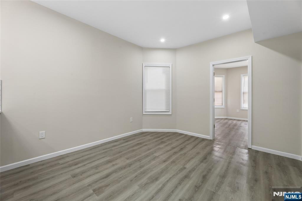172 Godwin Avenue Property Photo 4