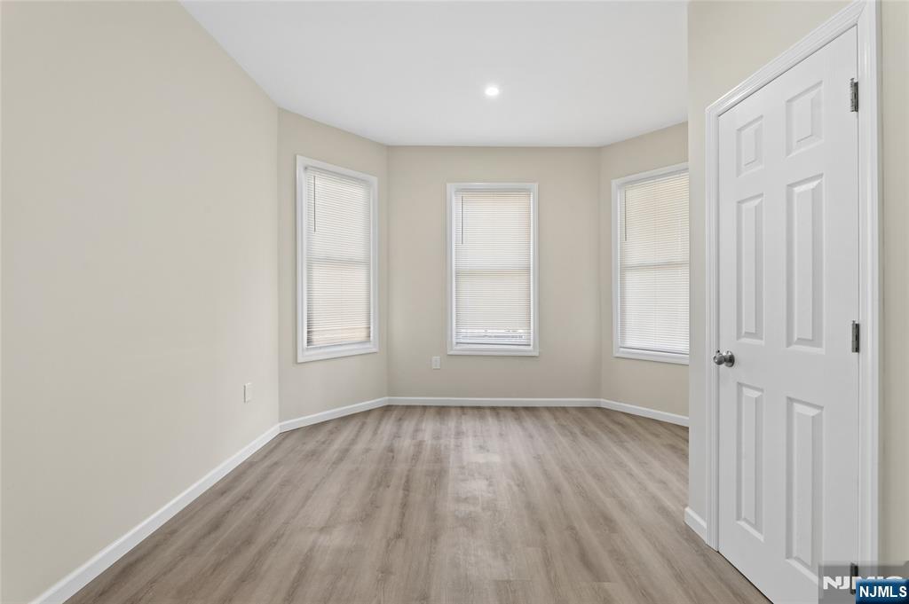 172 Godwin Avenue Property Photo 9