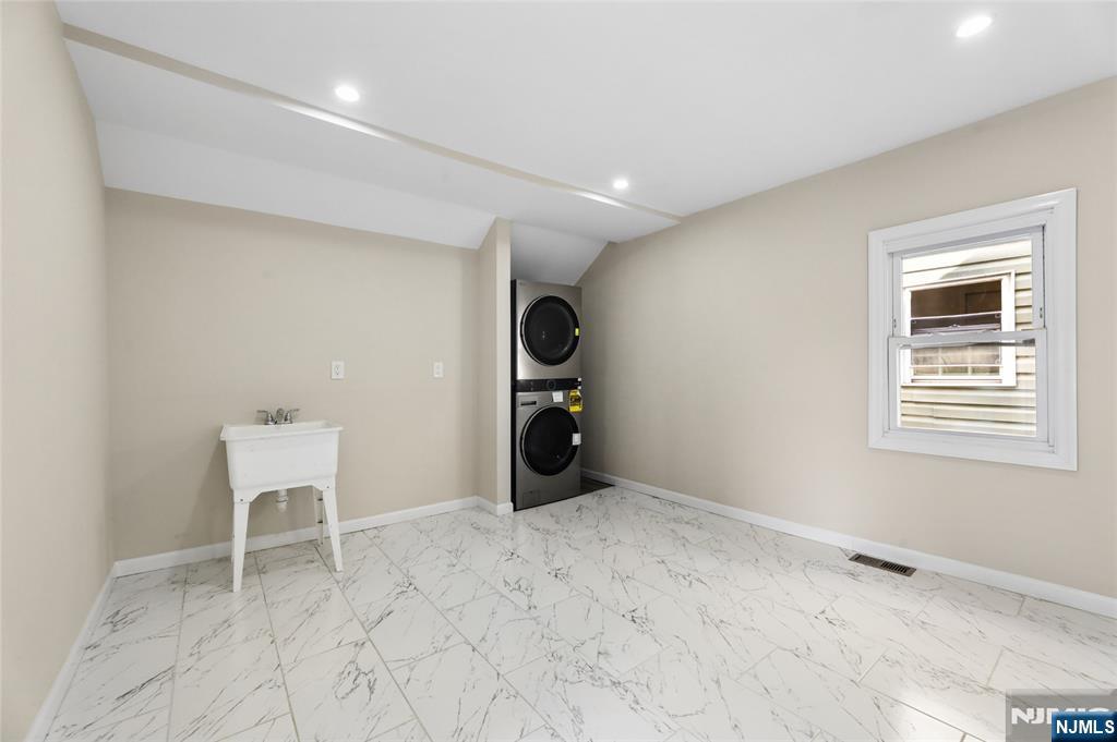 172 Godwin Avenue Property Photo 23