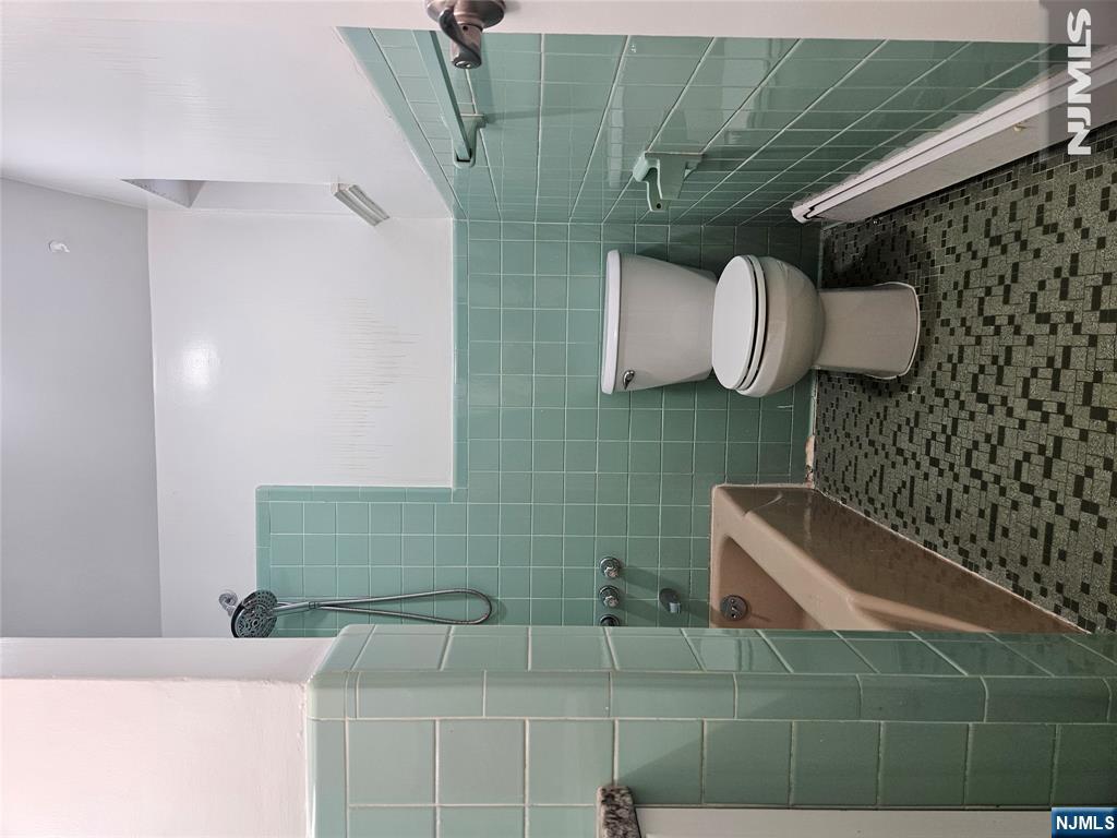 340 Undercliff Avenue 5-a Property Photo 11