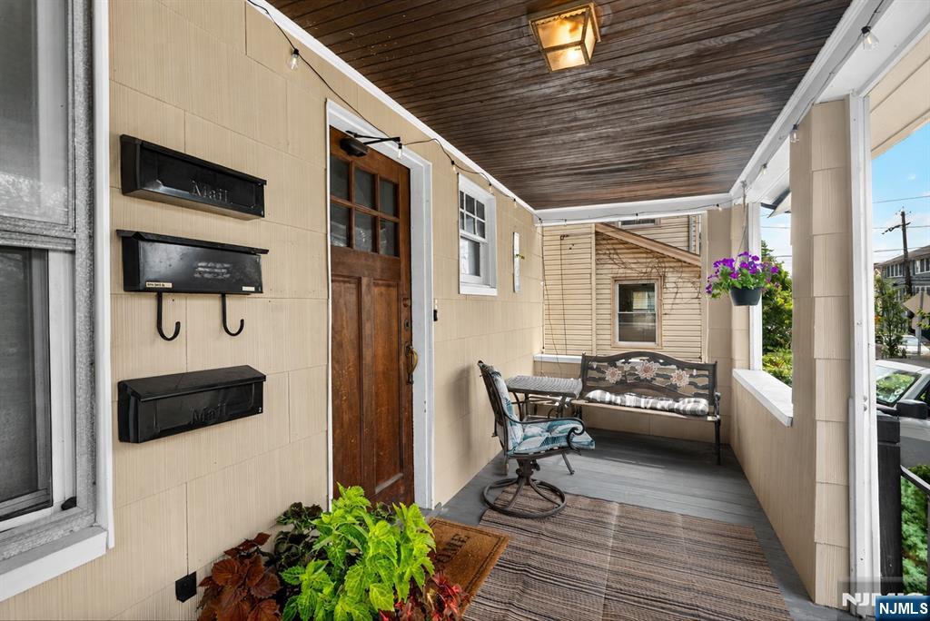 374 Boyden Avenue Property Photo 8