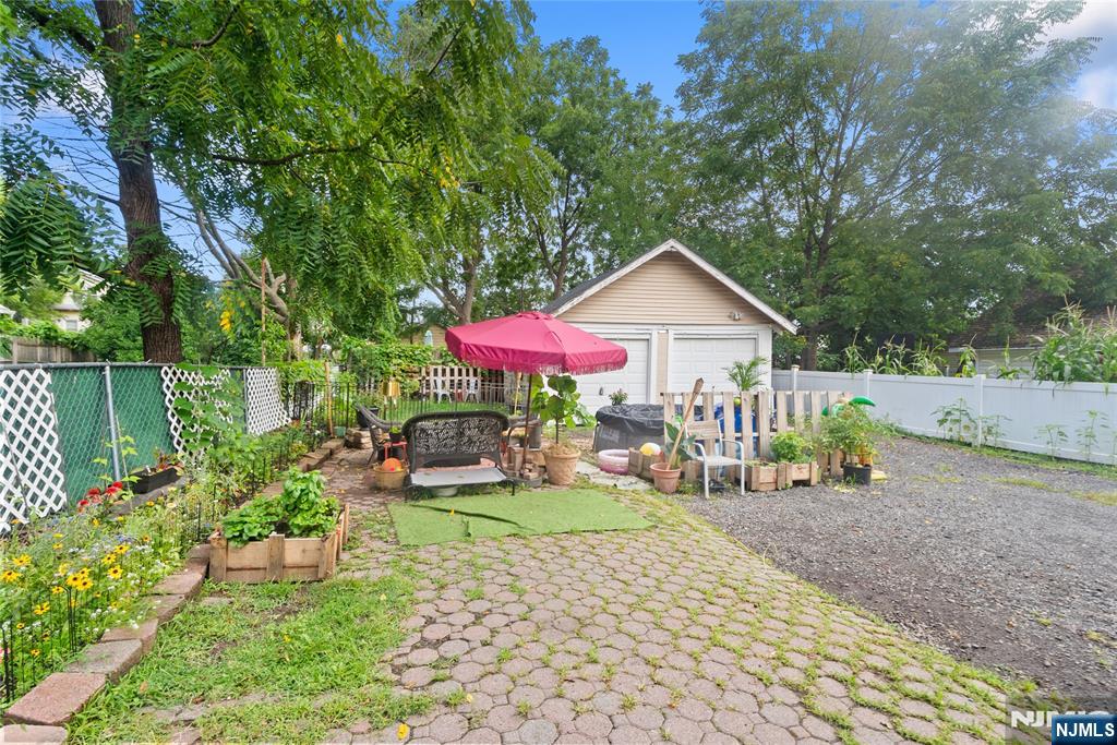 374 Boyden Avenue Property Photo 35