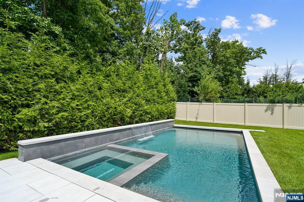 50 Roberts Road Property Photo 6