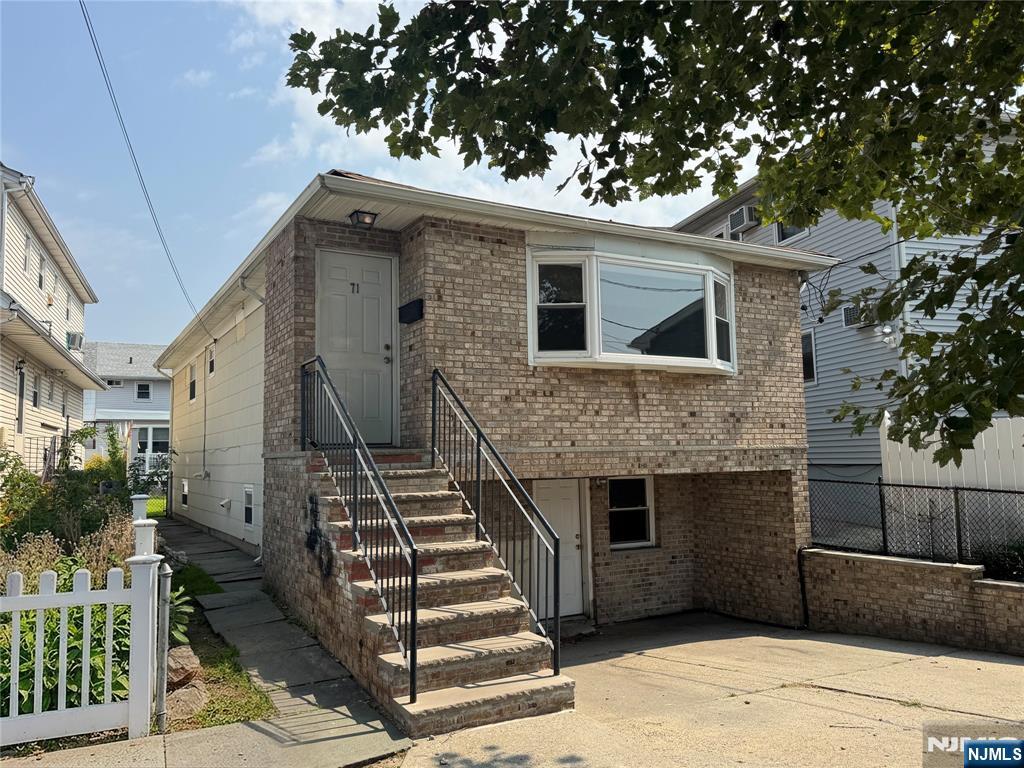 71 Suburbia Court Property Photo 1