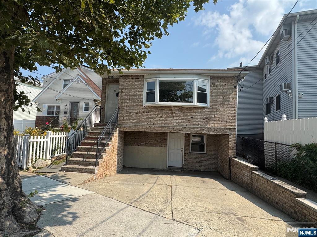 71 Suburbia Court Property Photo 2
