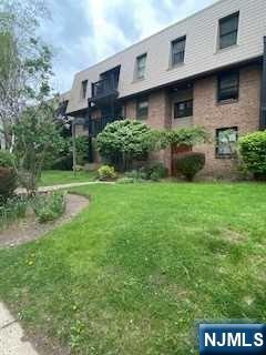 560 North Avenue E Property Photo 1