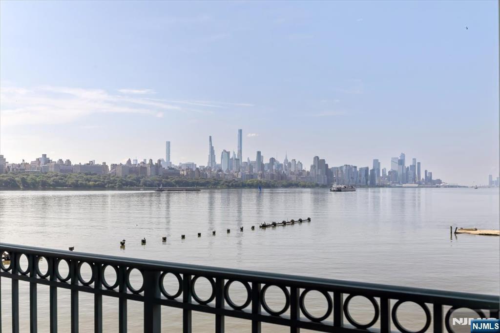 217 The Promenade Property Photo 3